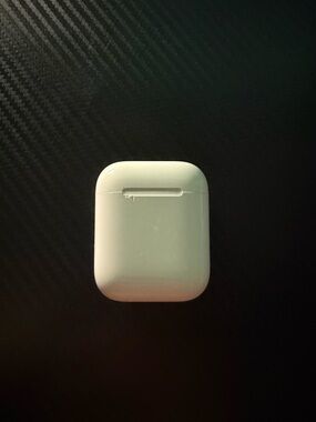 Apple White Wireless Earbuds Charging Case